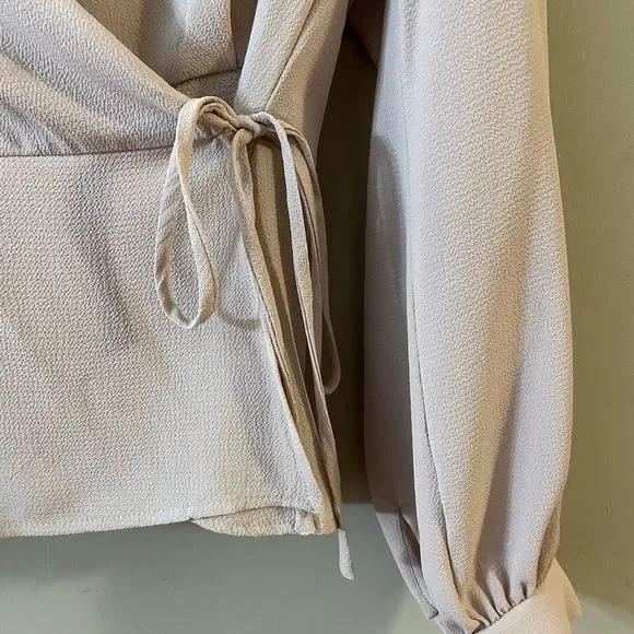 NWT Dainty Hooligan Smooth Talker Blush Wrap Blouse LARGE - Picture 3 of 11